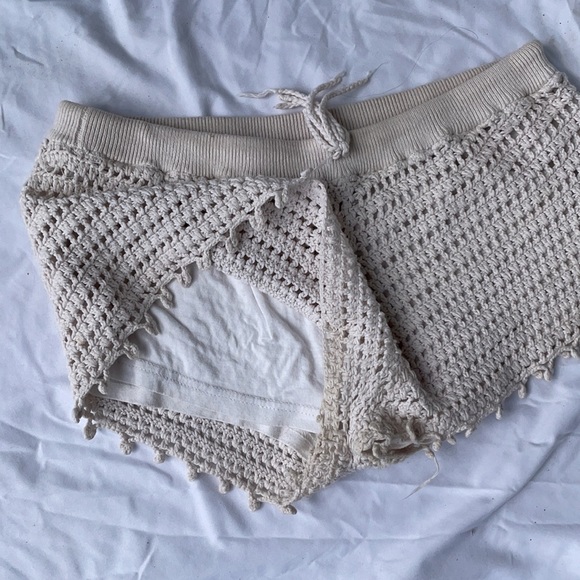 White knitted lounge shorts - Picture 3 of 3
